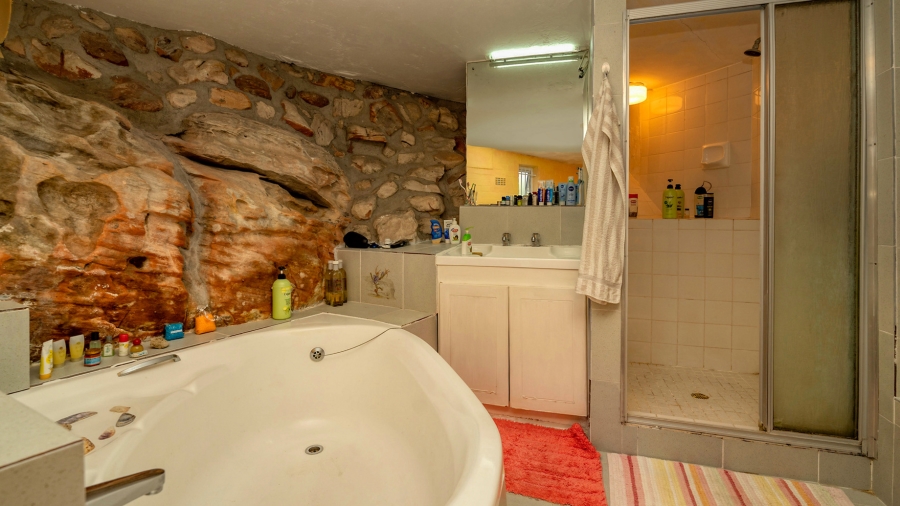 5 Bedroom Property for Sale in Clovelly Western Cape